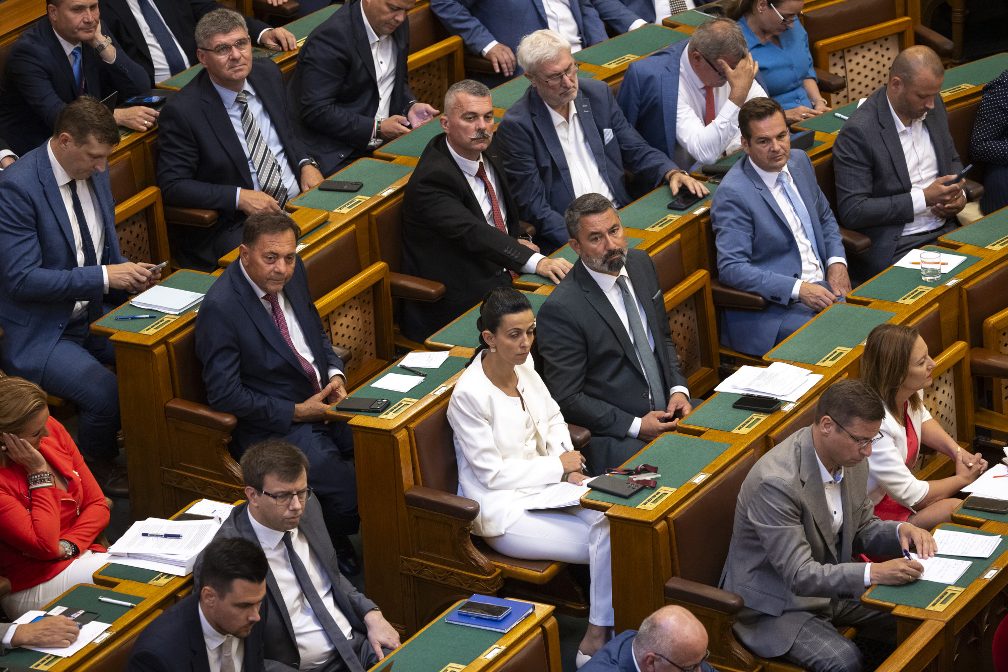 Mai menü: a Szuverenitásvédelmi Hivatal megszüntetése és az ügynökakták