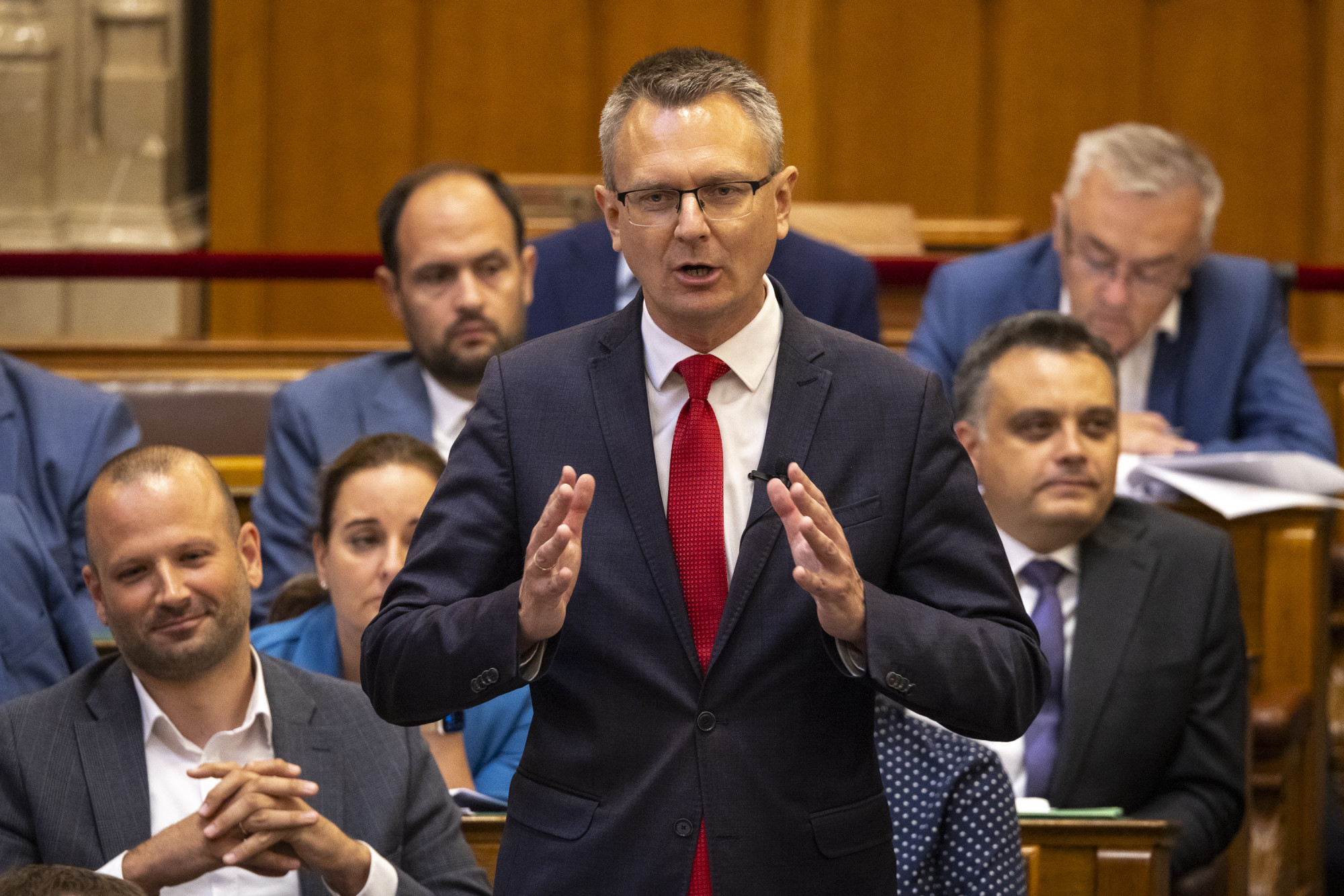 A KDNP folytatja az ellenállást, ezúttal fogolykiváltó imát tart Seszták Miklósért, Hankó Balázsért és egykori államtitkáráért