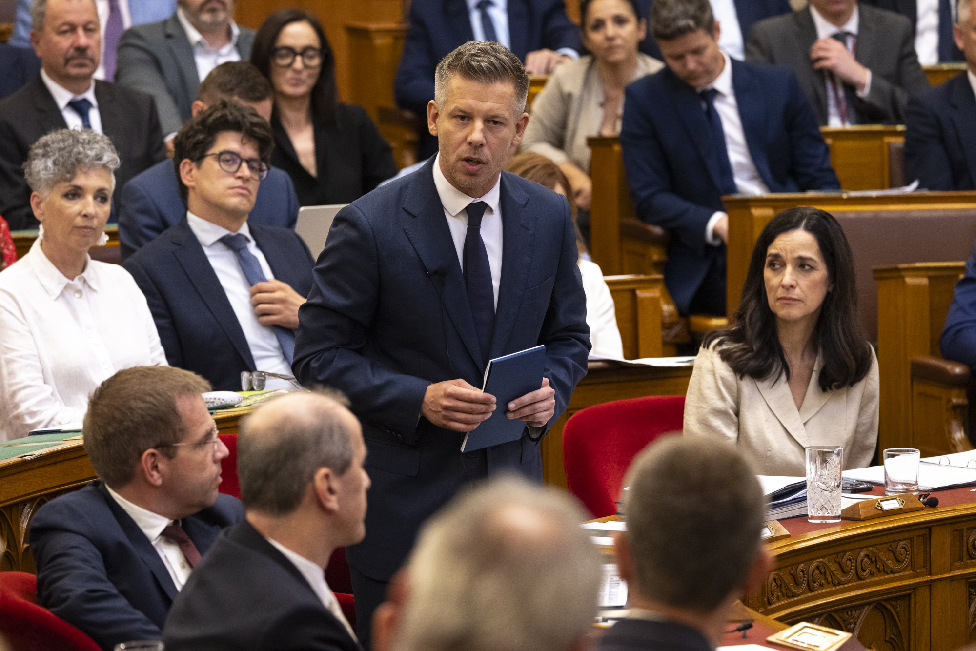 A nemzeti mezben meccsre tartó fiatalok látványa helyrebillentette a KDNP-s képviselő Pride által megsebzett világát