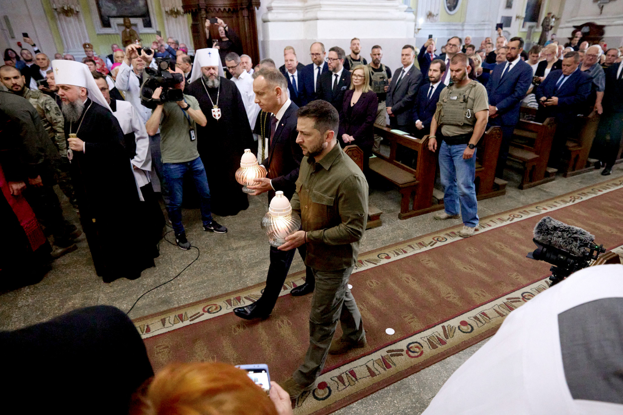 A lengyel védelmi miniszter blokkolná Ukrajna uniós csatlakozását egy történelmi vita miatt