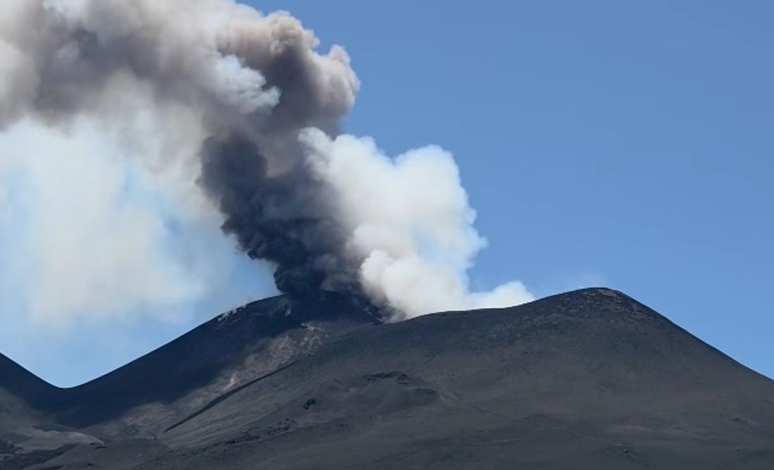 Hamut szórt az Etna, átmenetileg Catania repterét is lezárták
