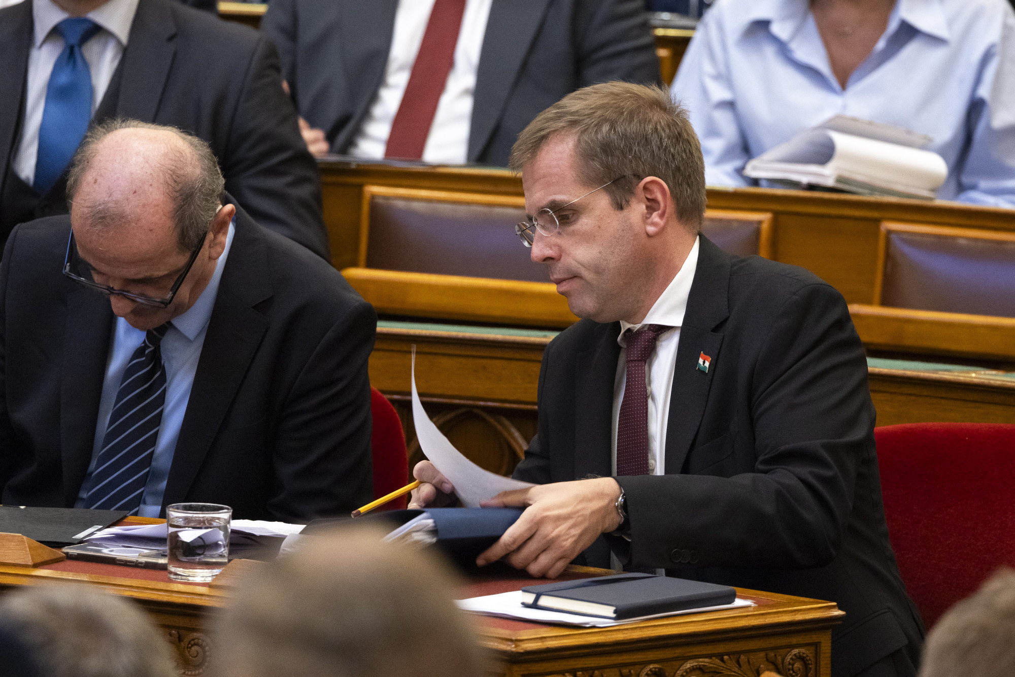 Ruff Bálint aláírta: megszűnik az MCC alapítványa