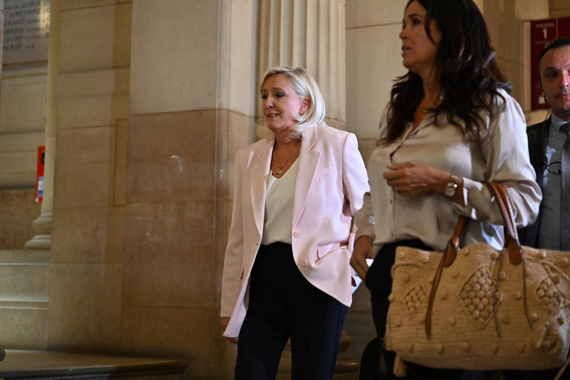 Lényegében Marine Le Penre bízta a bíróság, indul-e az elnökválasztáson
