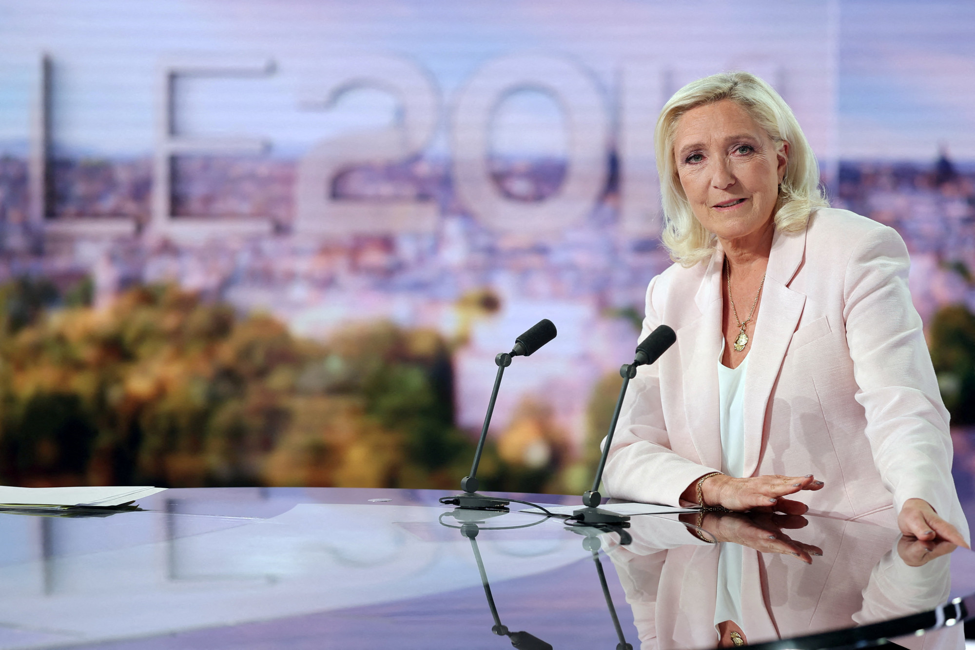 Annak ellenére, hogy elítélték, a szélsőjobbos Marine Le Pen elindul a francia elnökválasztáson