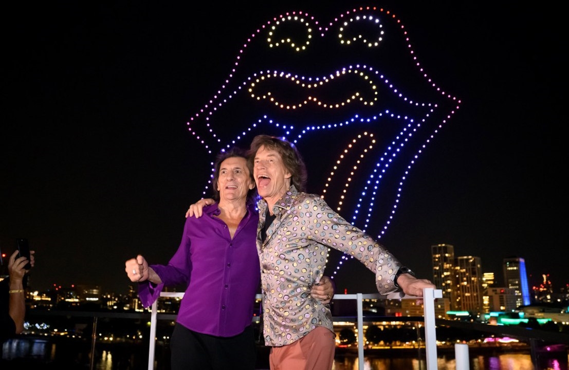 Többszáz drón látványos koreográfiája vezette föl a Rolling Stones új albumát