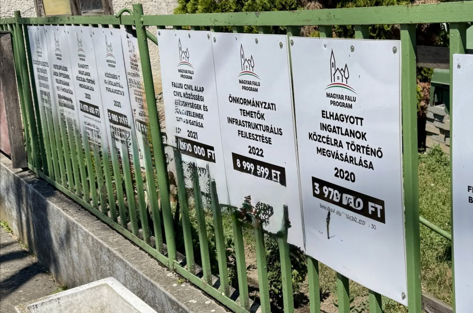 Megdöbbentő képeket mutatott be Navracsics Tibor arról, hogy az ország egyes kistelepülésein a magyarokat kiszorították a szanszkritok, a thaiok és a cro-magnoniak