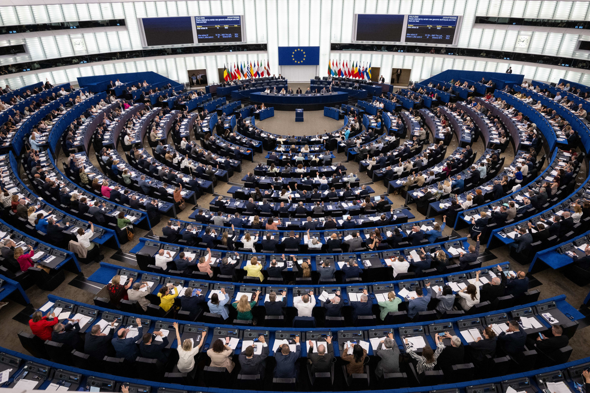 Megszavazta az Európai Parlament a netes magánbeszélgetések ellenőrzését engedélyező határozatot