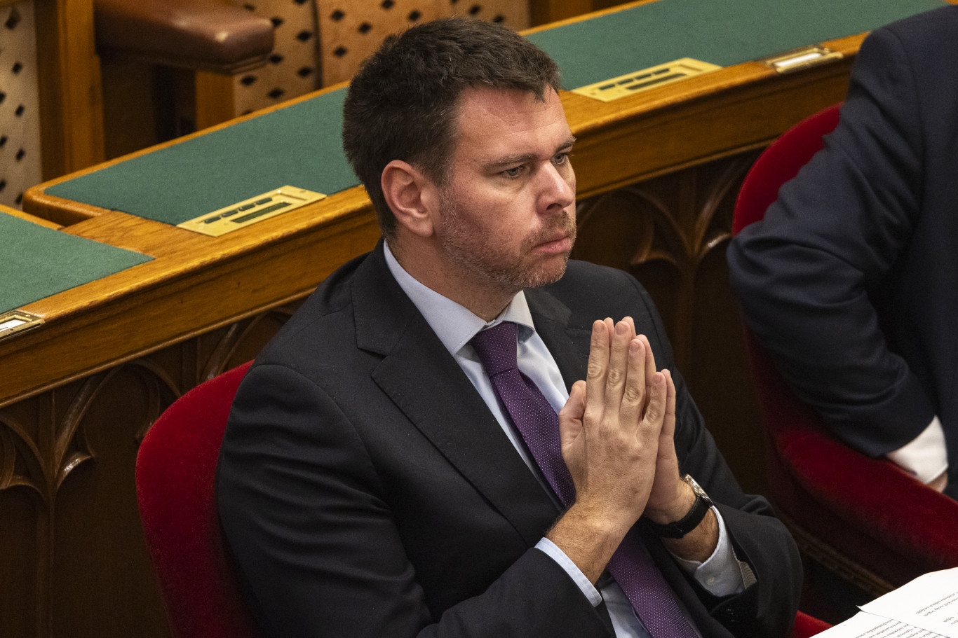 Bűntetőfeljelentés az M6-os autópálya üzemeltetési jogának odaítélése miatt – Vitézy Dávid szerint