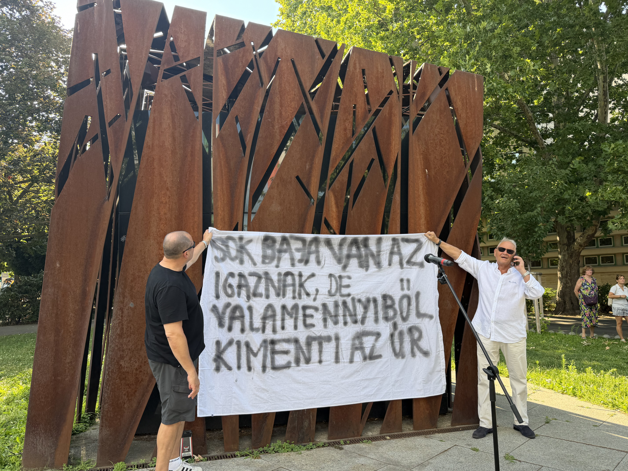 Stop Önkény 2: a letartóztatott Bús Balázs mellett álltak ki az óbudai Fidesz szimpátiatüntetésén
