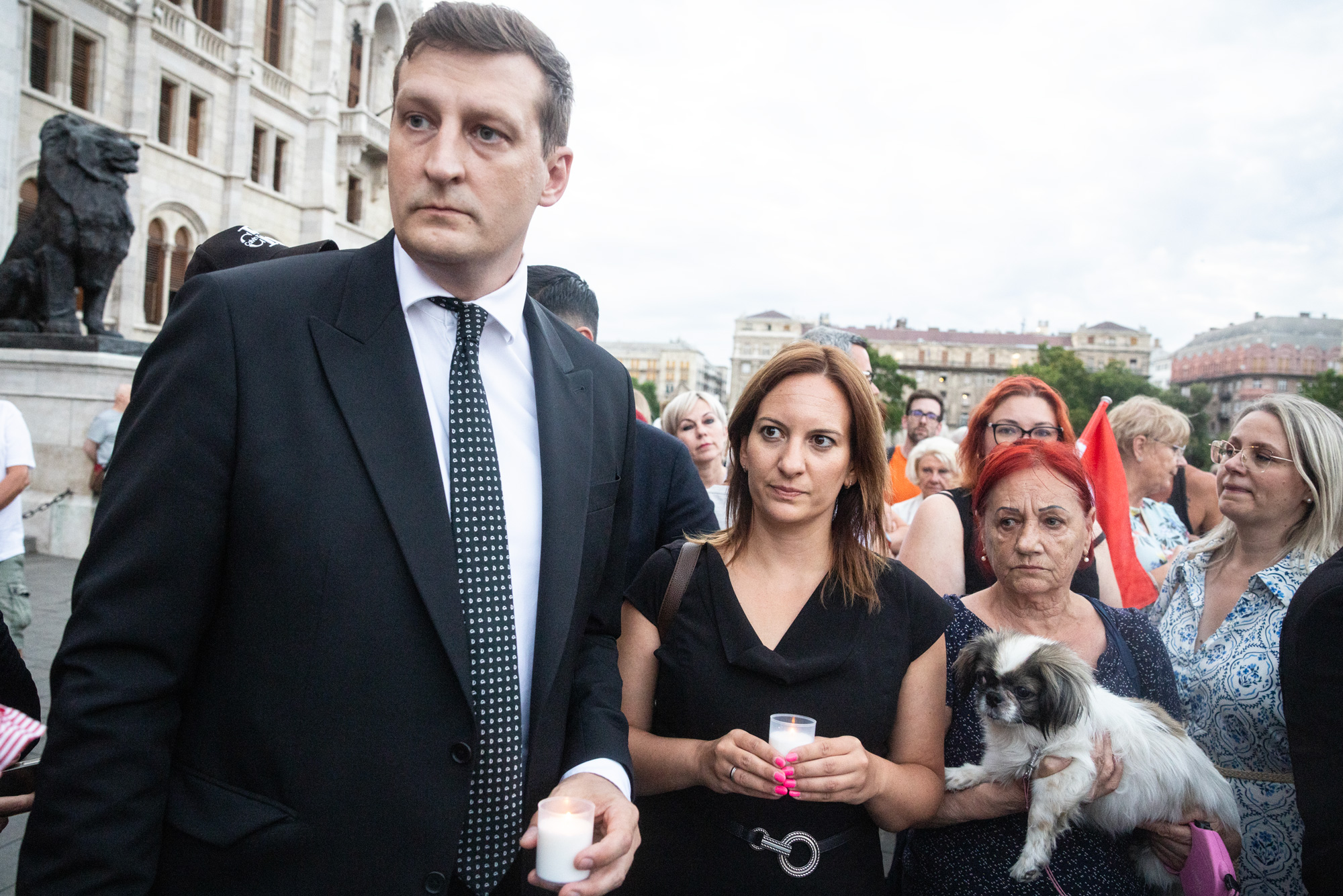 Az új ellenzék az új óellenzék: a Fidesz néma gyertyagyújtással állt ki Sulyok Tamás mellett