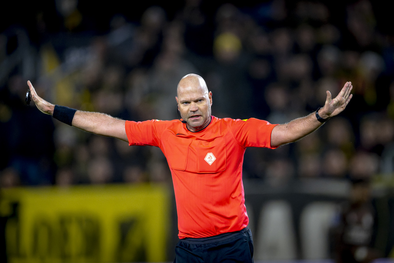 Meghalt Rob Dieperink, a világbajnokságról kizárt holland játékvezető Meghalt Rob Dieperink, a világbajnokságról kizárt holland játékvezető