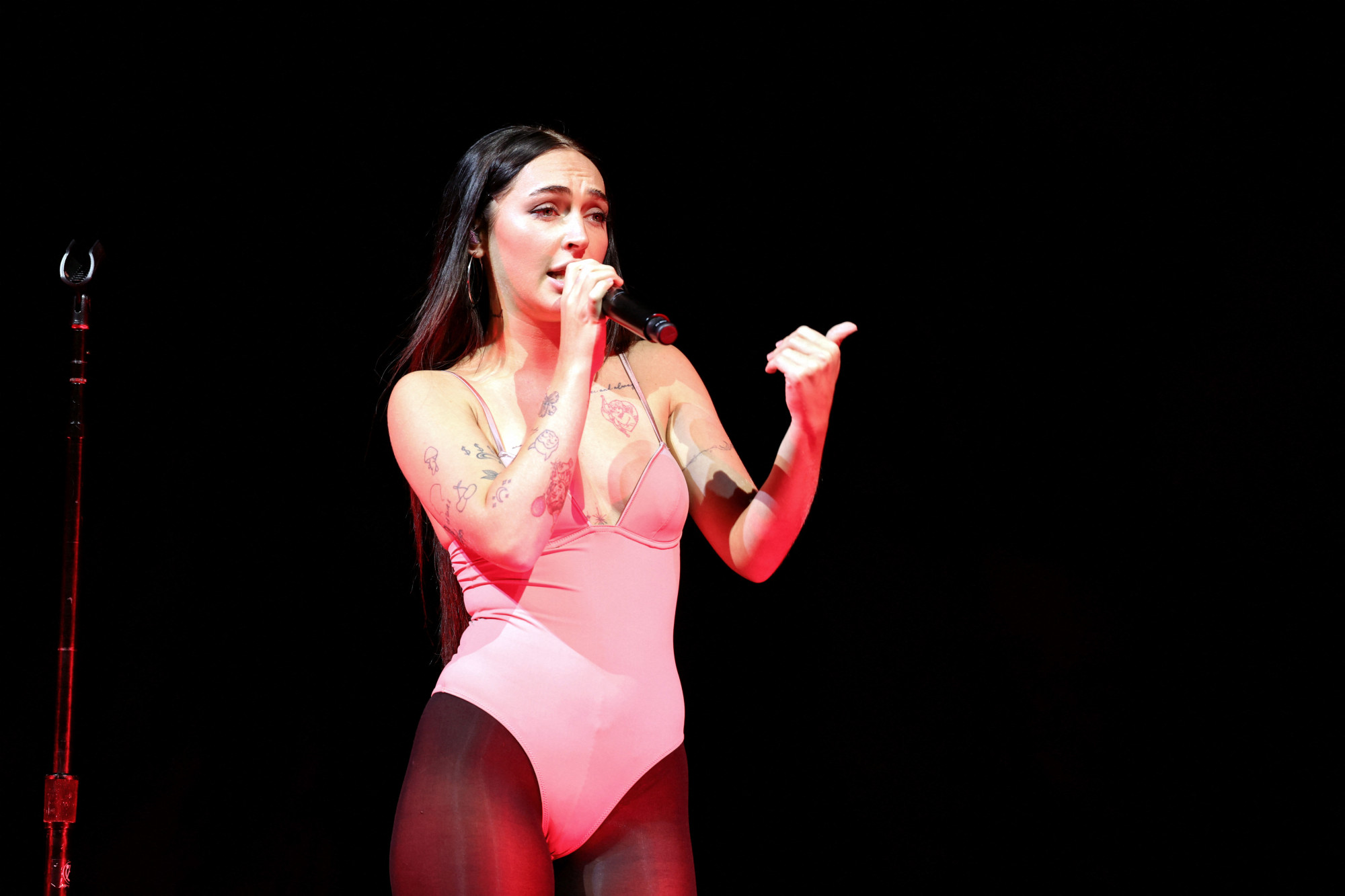 Dua Lipa inspirálónak tartja a Trump vejéhez köthető luxusüdülő elleni tiltakozásból lett albán flamingóforradalmat