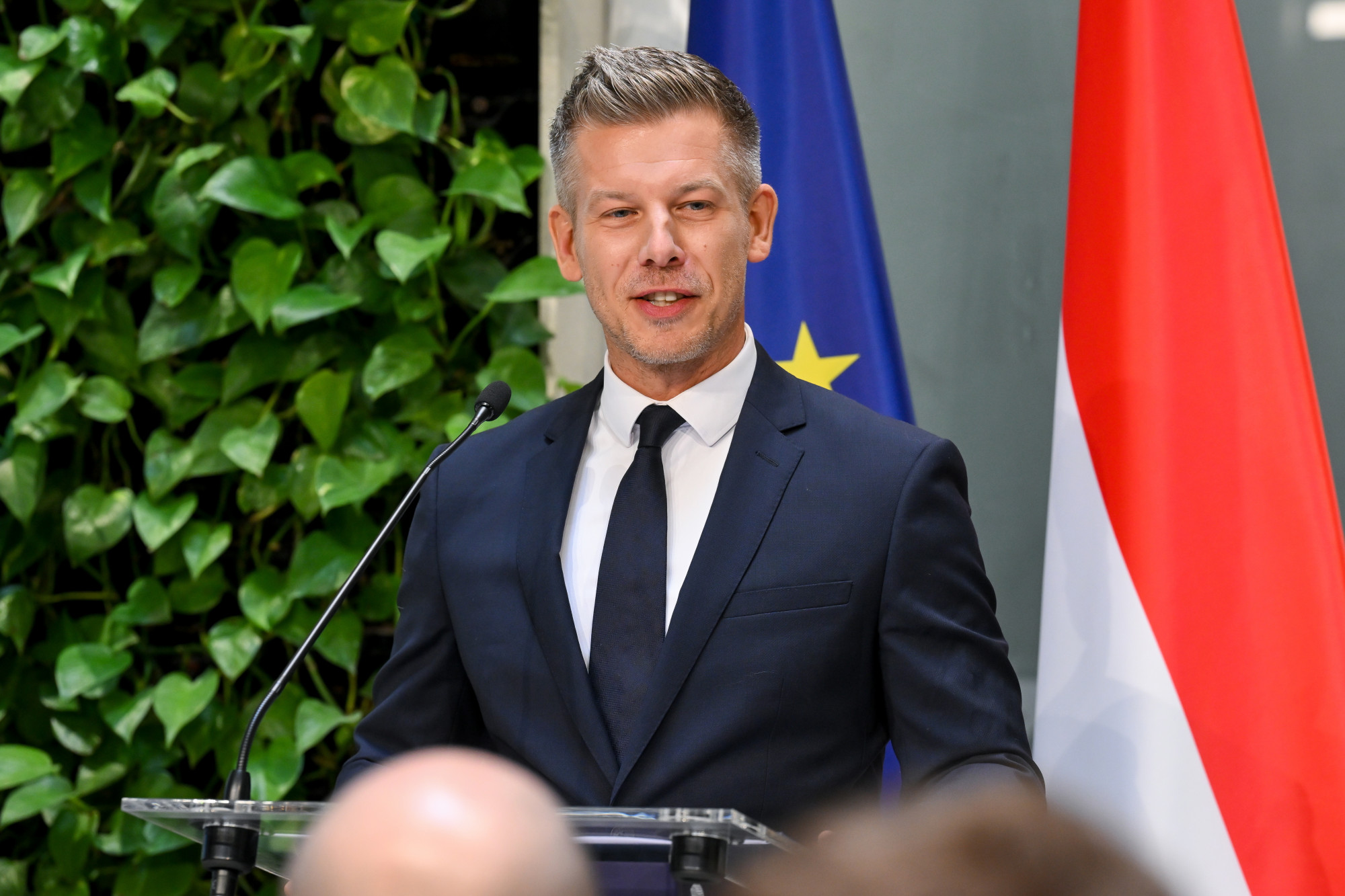 Magyar Péter a Szijjártó-vizsgálatról: „Itt vannak titkos dokumentumok, vannak külügyminisztériumi dokumentumok és másfajta dokumentumok”