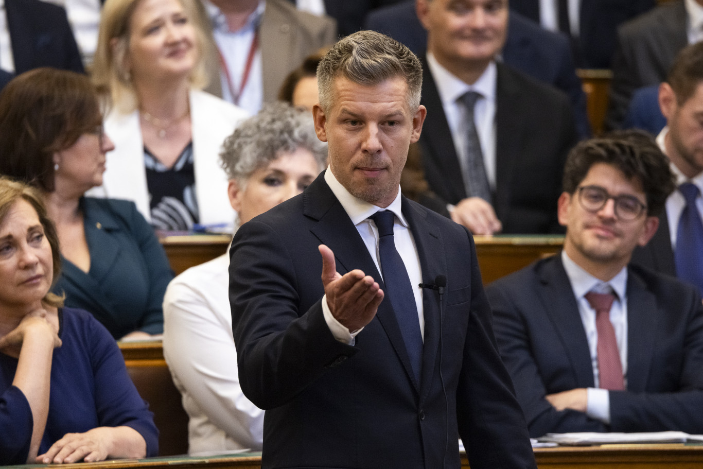 Friss hírek: „Sajnálom, ha az örömömből és a feltétlen bizodalmamból fakadó lelkesedésem okozta kommunikációs hibák hozzájárulhattak a kialakult helyzethez és a döntéséhez” – kommentálta a miniszterelnök az államfőválasztás körül kialakult helyzetet.