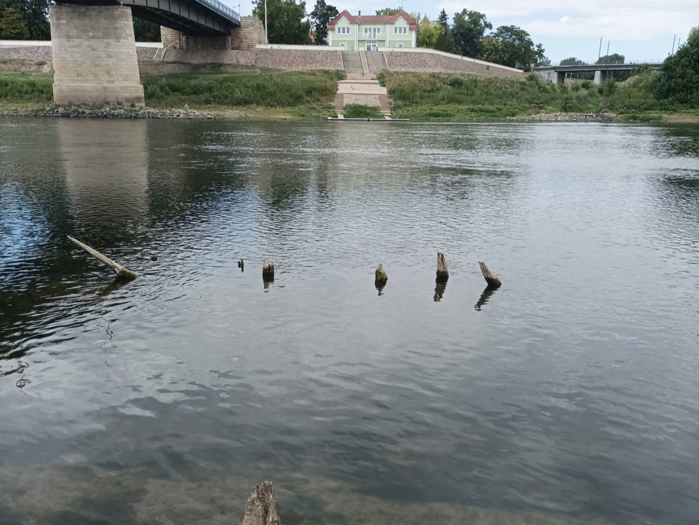 A Tisza alacsony vízállása miatt felfüggesztették a hamvak szórását