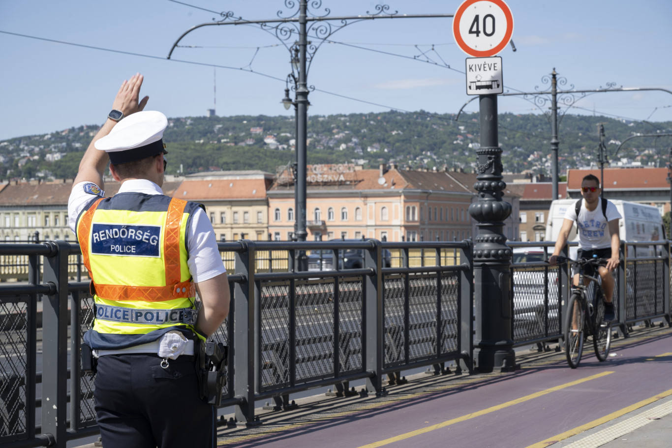 Egy feltételezett robbanótest miatt péntek hajnalban lezárják a Margit hidat péntek hajnalban