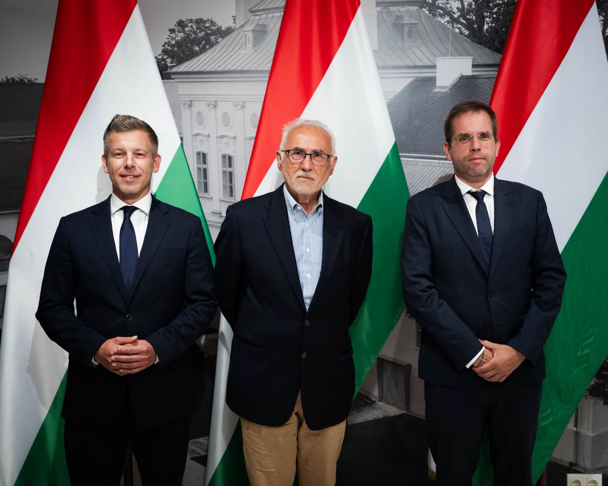 Az államfőkeresés időszakában Magyar kiposztolta, hogy találkozott Romsics Ignác történésszel