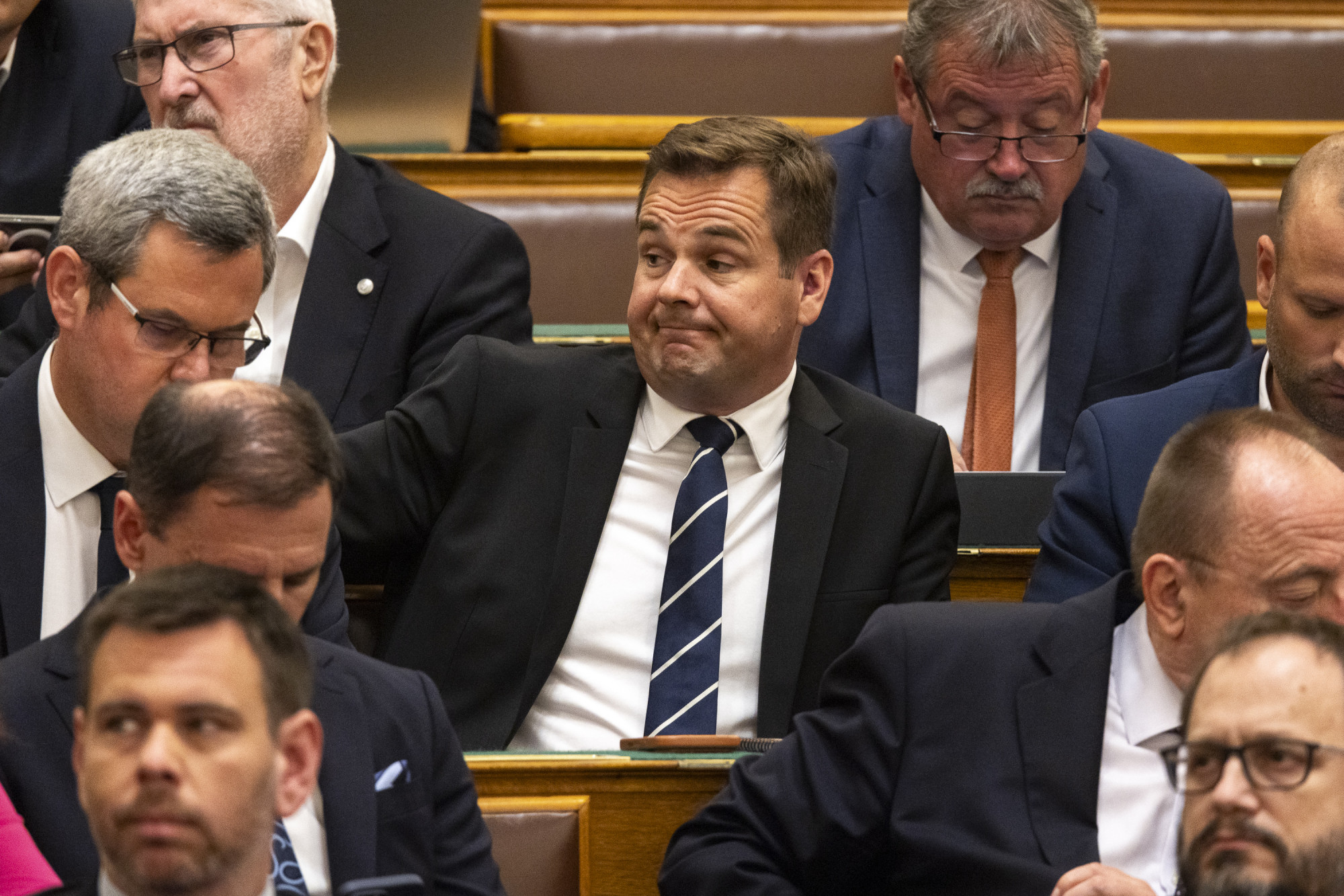 Szifilisz és sztrájk a parlamentben