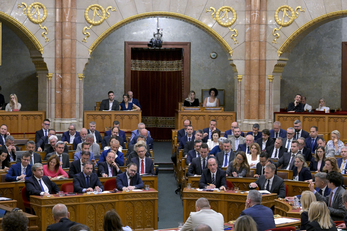 A TASZ és a K-Monitor mellett a Mi Hazánk kérésére a Magyarok Világszövetsége is segítheti a vagyonvisszaszerző hivatal felállítását