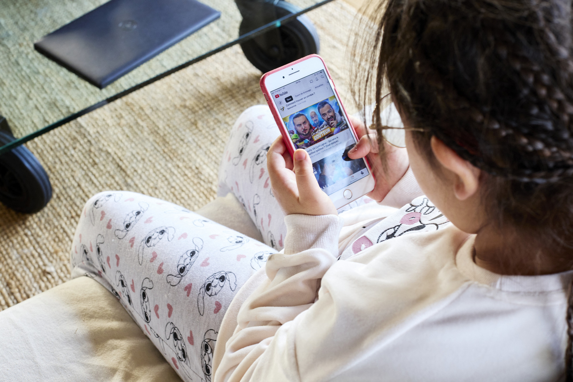A telefonozás jelentősen rontja az általános iskolás gyerekek szövegértési képességeit