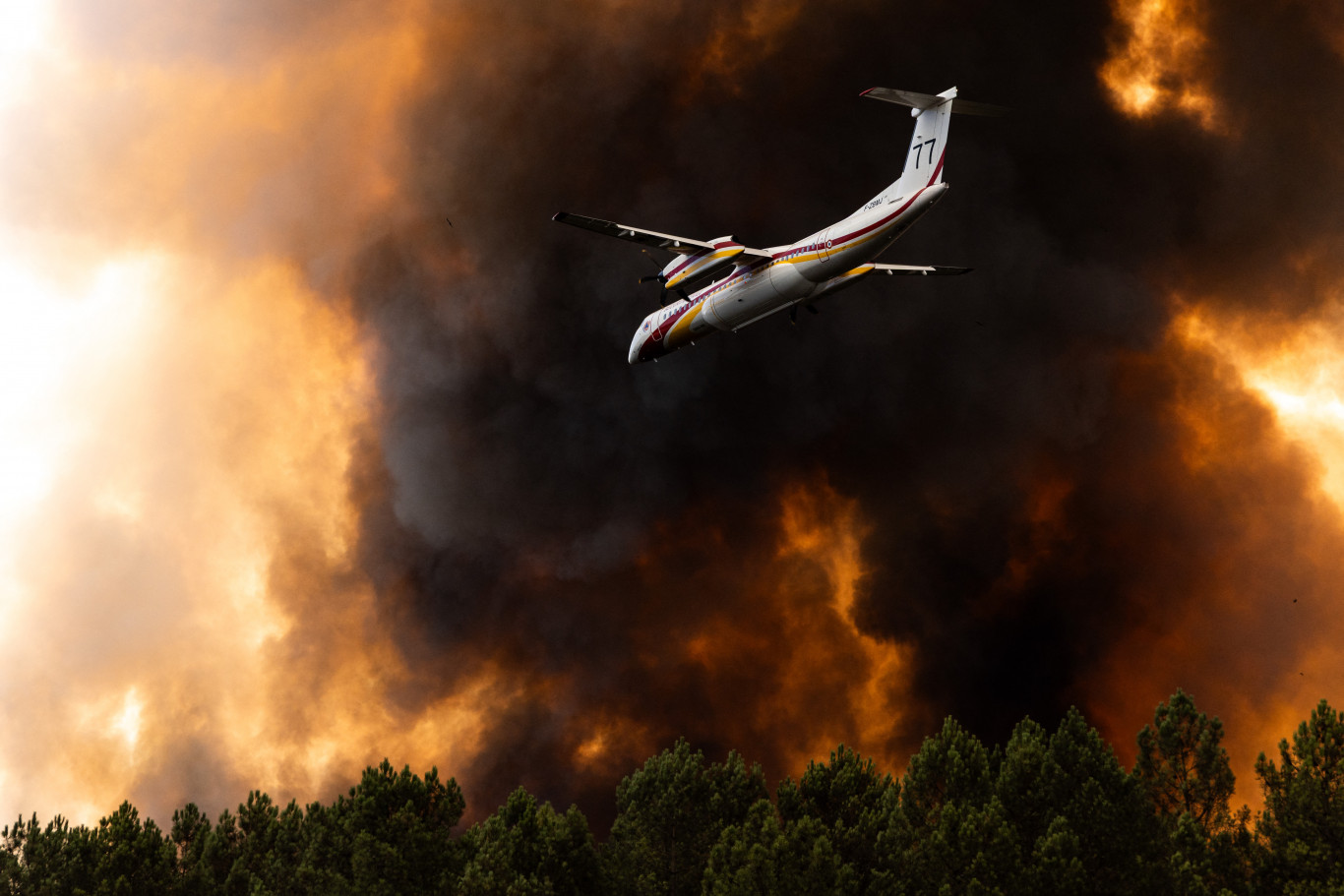 Tüzek tombolnak Franciaországban és Spanyolországban: Több mint 330 ezer ember evakuálása szükséges Tüzek tombolnak Franciaországban és Spanyolországban: Több mint 330 ezer ember evakuálása szükséges