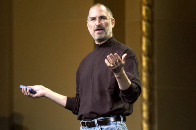 SAN JOSE, CA - OCTOBER 26: Steve Jobs of Apple Computer celebrates the release of a new Apple iPod family of products at the California Theatre on October 26, 2004 in San Jose California. (Photo by Tim Mosenfelder/Getty Images) *** Local Caption *** Steve Jobs (Photo by Tim Mosenfelder / Getty Images North America / Getty Images via AFP)