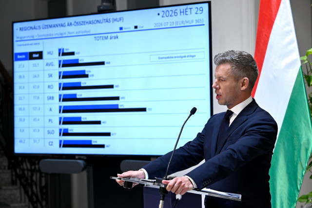 Budapest, 2026. július 23...Magyar Péter miniszterelnök a Miniszterelnökségen tartott kormányszóvivõi tájékoztatón 2026. július 23-án...MTI/Hegedüs Róbert