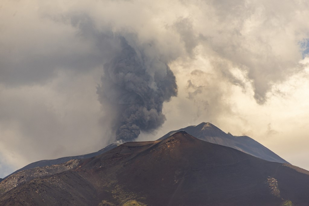Vulkáni Aktivitás: Az Etna miatt Korlátozások Catania Repterén Vulkáni Aktivitás: Az Etna miatt Korlátozások Catania Repterén
