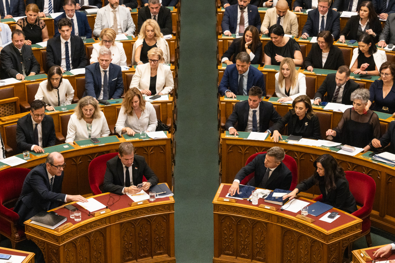 Rendkívüli parlamenti ülés csütörtökön és pénteken Rendkívüli parlamenti ülés csütörtökön és pénteken