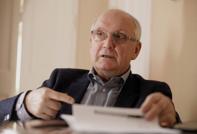 Andras Baka, Hungarian jurist, former judge of the European Court of Human Rights and former President of the Hungarian Supreme Court, poses for a photo on the sidelines of an AFP interview on February 8, 2022 in Budapest, Hungary. Viktor Orban calls it a "conservative revolution", Brussels, a sacking of the opposition. In twelve years of government the Hungarian Prime Minister has transformed his country's society as rarely in Europe. (Photo by Peter Kohalmi / AFP)