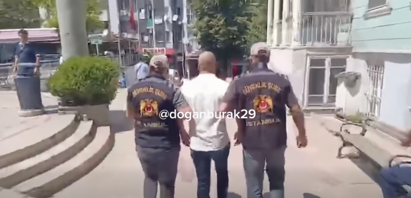 A Galatasaray átigazolási pletykája: Riporternél a török hatóságok megálltak