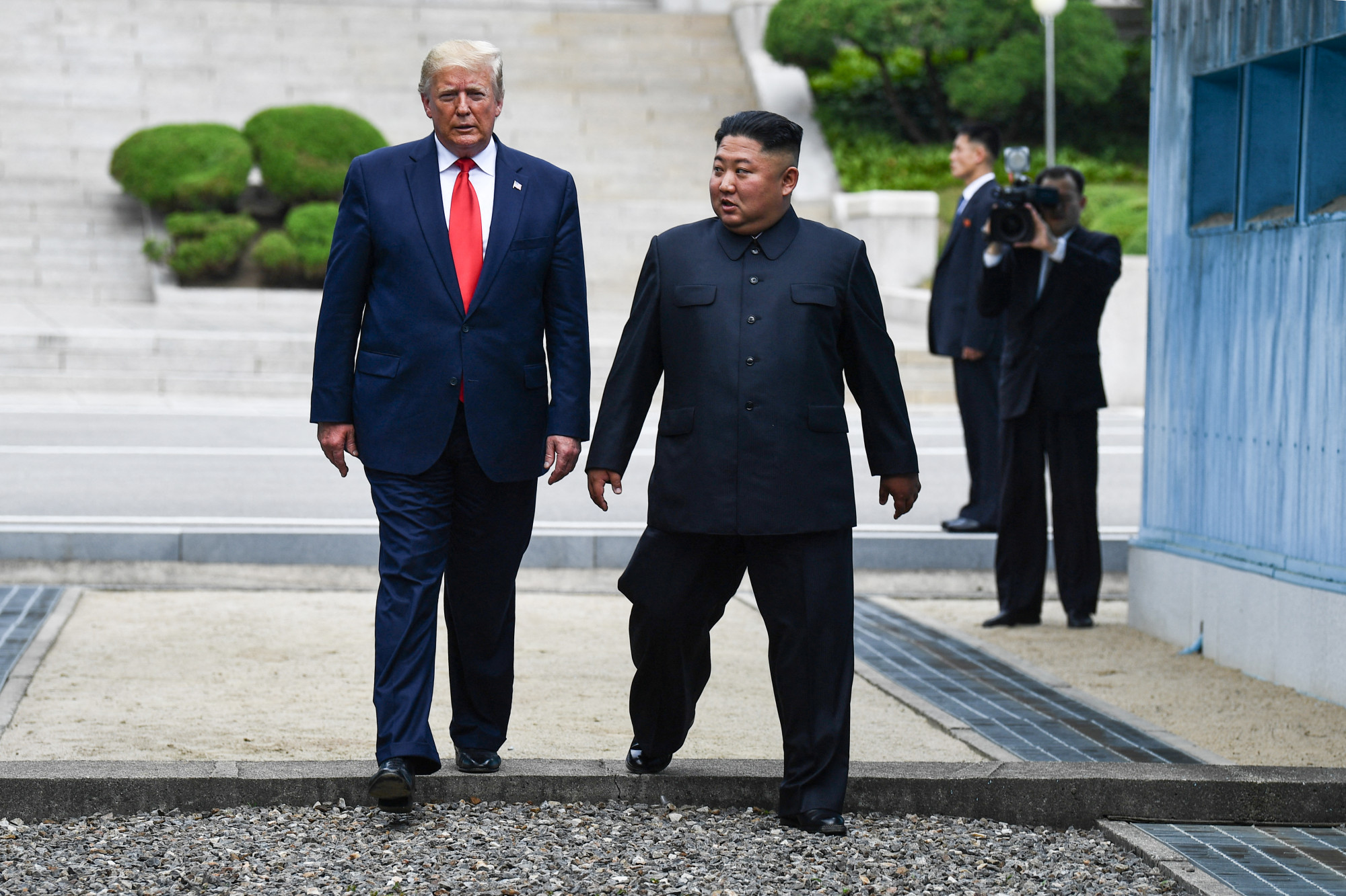 Trump az észak-koreai diktátorral való jó kapcsolatára hivatkozva csökkenti a Dél-Koreával közös hadgyakorlatokat
