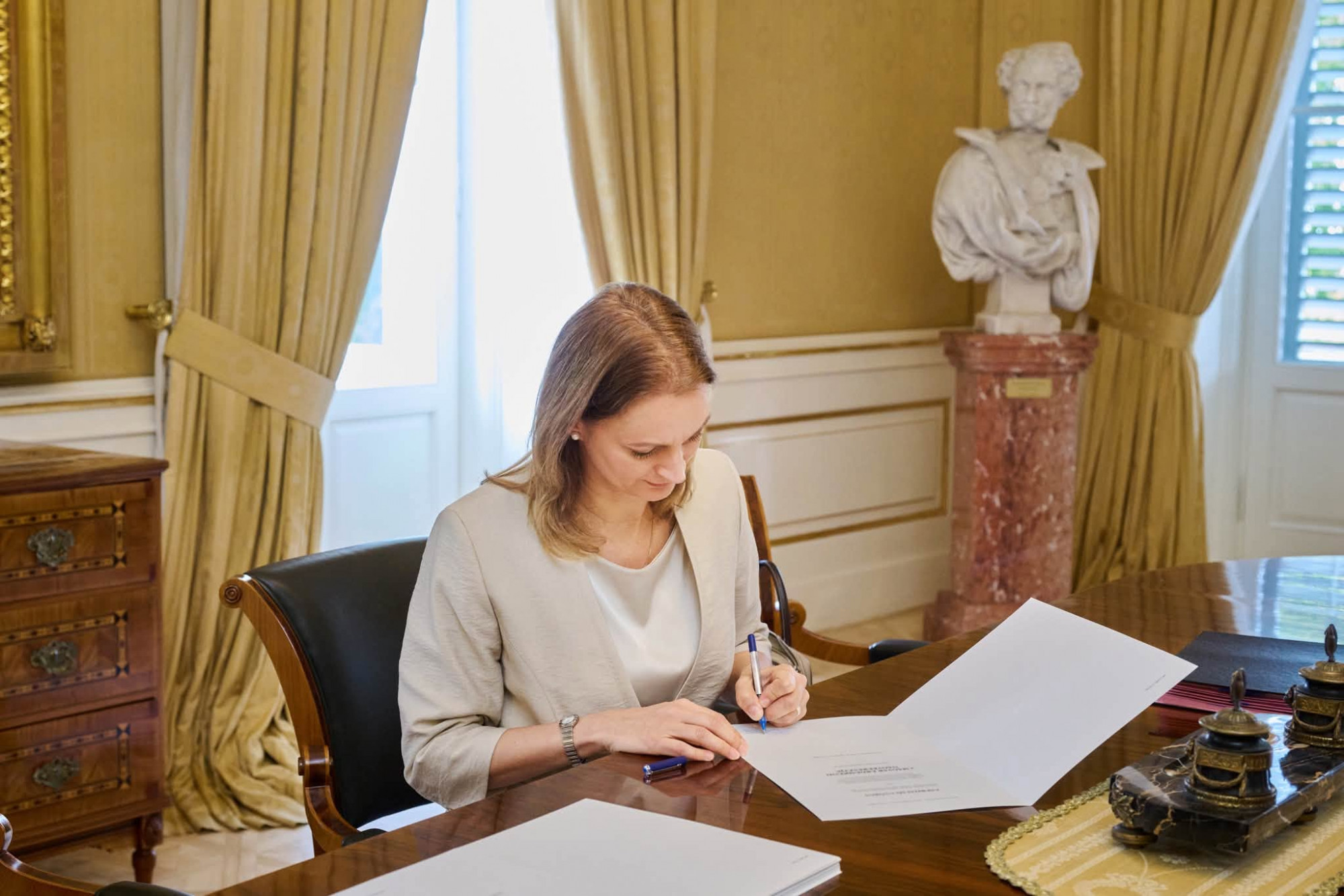 Forsthoffer elhagyta a Sándor-palotát, jön Baka András