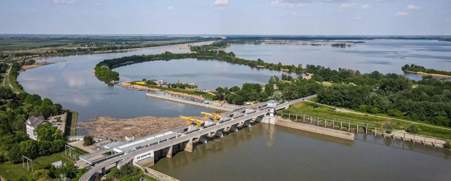 Kiszáradás: a Tisza-tónak szinte már annyi, a Tisza vízhozama Szolnoknál pár nap múlva mégis akkora lesz , mint az aprócska Rábáé