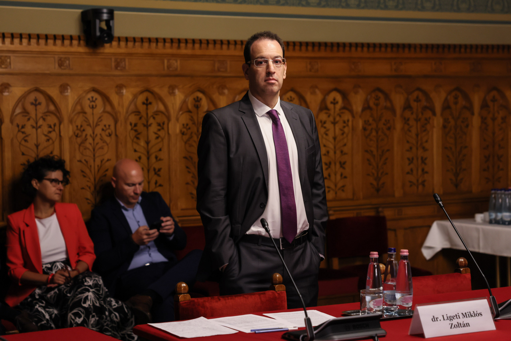 Két felkészült független és egy tiszás jelöltet hallgattak meg a vagyonvisszaszerzési hivatal elnöki posztjára