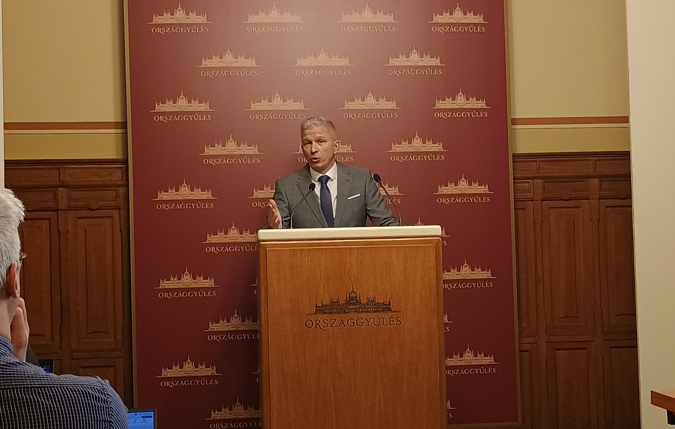 Az állítólagos „történelem legnagyobb bankrablásának” vizsgálata a magyar parlamentben Az állítólagos „történelem legnagyobb bankrablásának” vizsgálata a magyar parlamentben