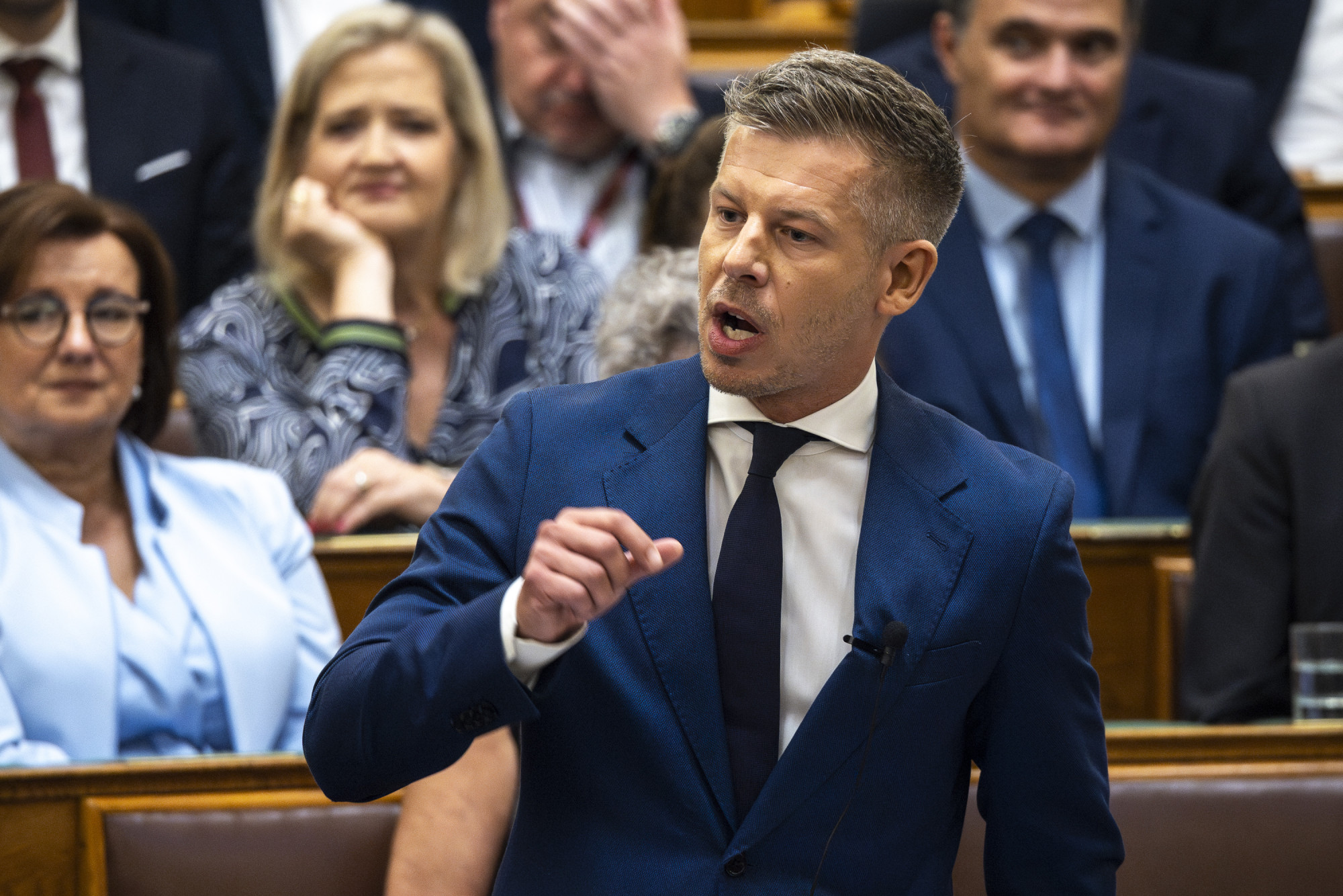 A vagyonvisszaszerző-jelölt és a vérbeli influenszer-politikus