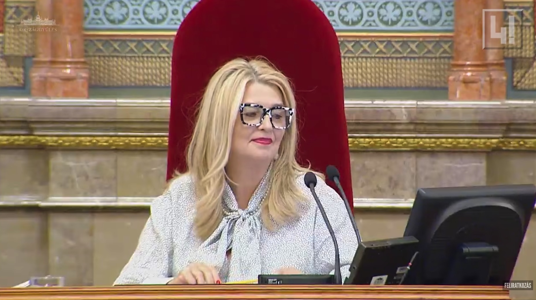 „Tudja, hogy mit lehet itt sajnálni? Egyedül a gyermekeit lehet sajnálni” – övön aluli támadással próbálta földre vinni Magyar Pétert a fideszes Pócs János