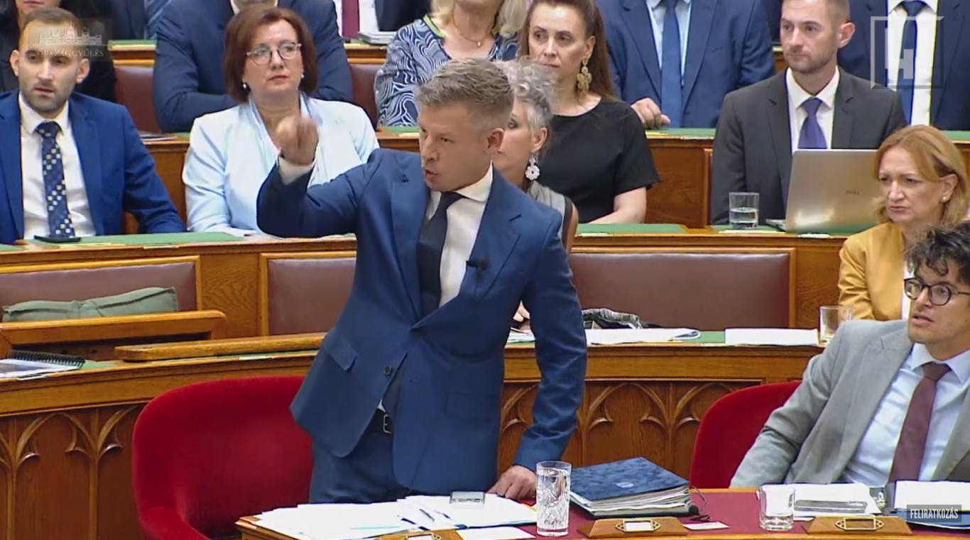 Pócs János és Magyar Péter összecsapása a Parlamentben Pócs János és Magyar Péter összecsapása a Parlamentben