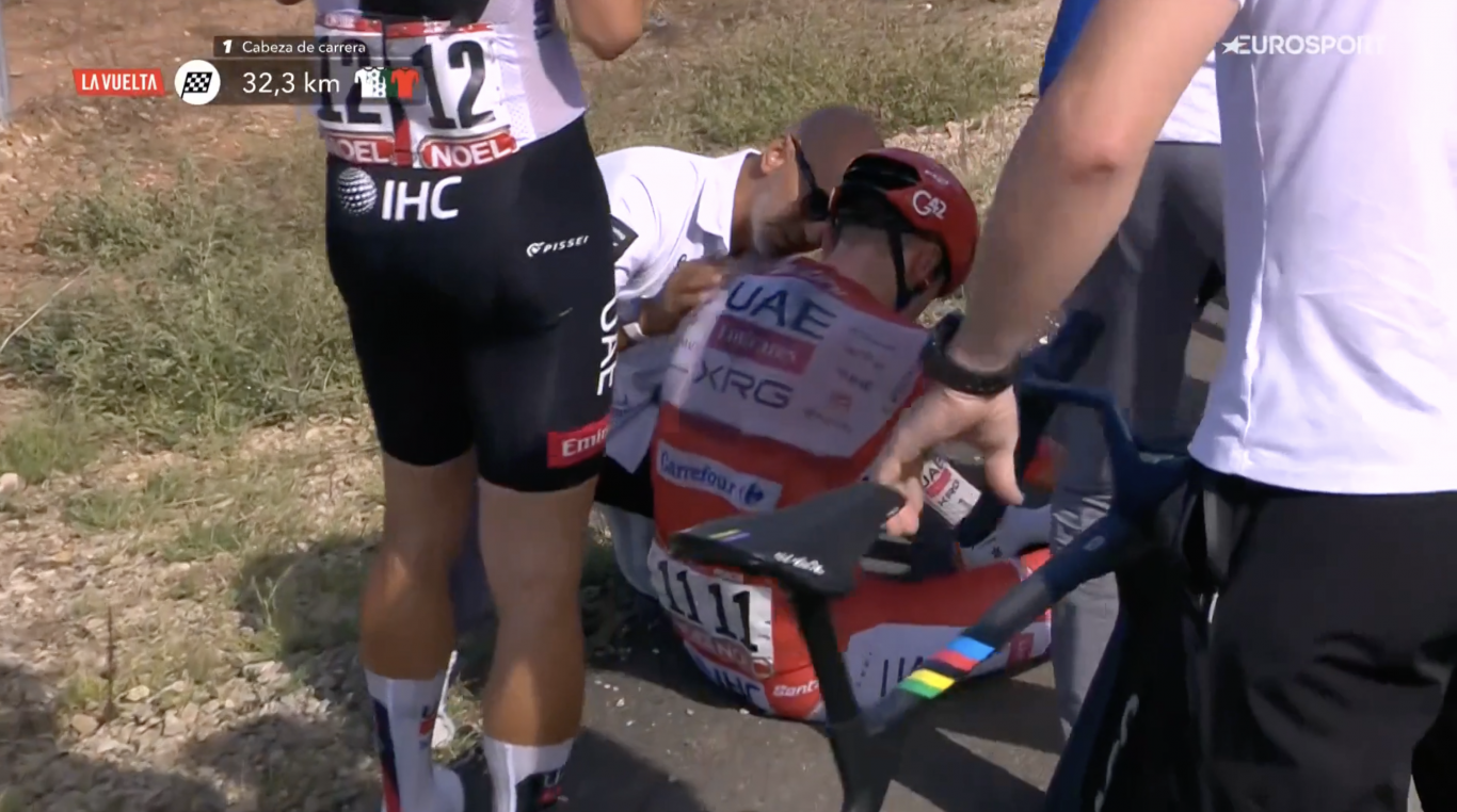 Pogačar feladja a Vuelta a España kerékpáros-körversenyt