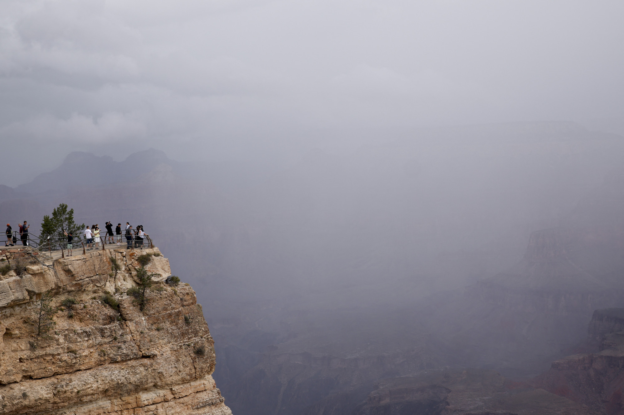Ketten meghaltak a Grand Canyonban pusztító villámárvízben, több mint húsz embert továbbra is keresnek