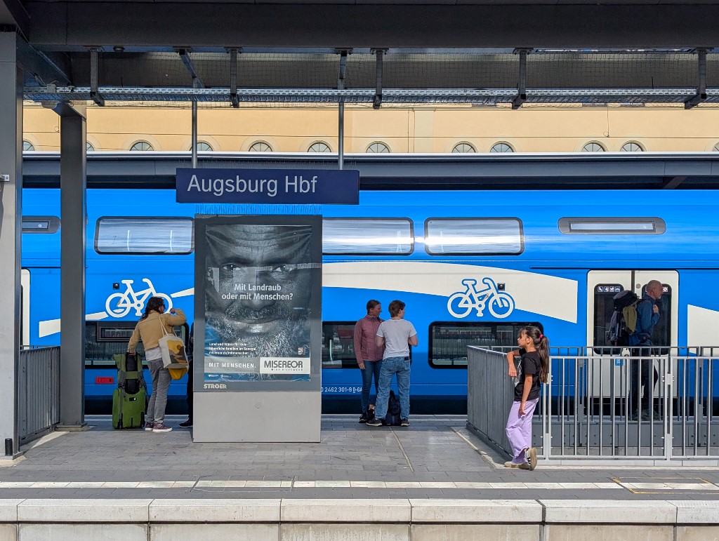 Robbanás volt Augsburg főpályaudvarán, ketten megsérültek