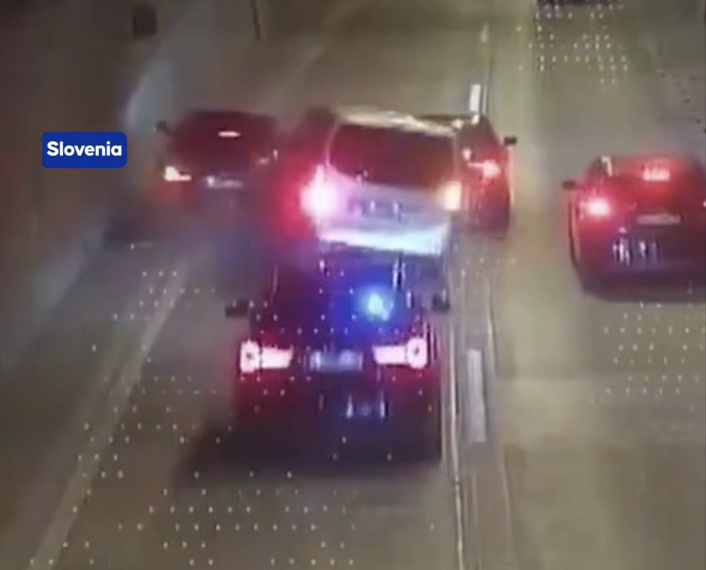 Saját konvoja egyik autóját tarolta le a szlovén elnök autója
