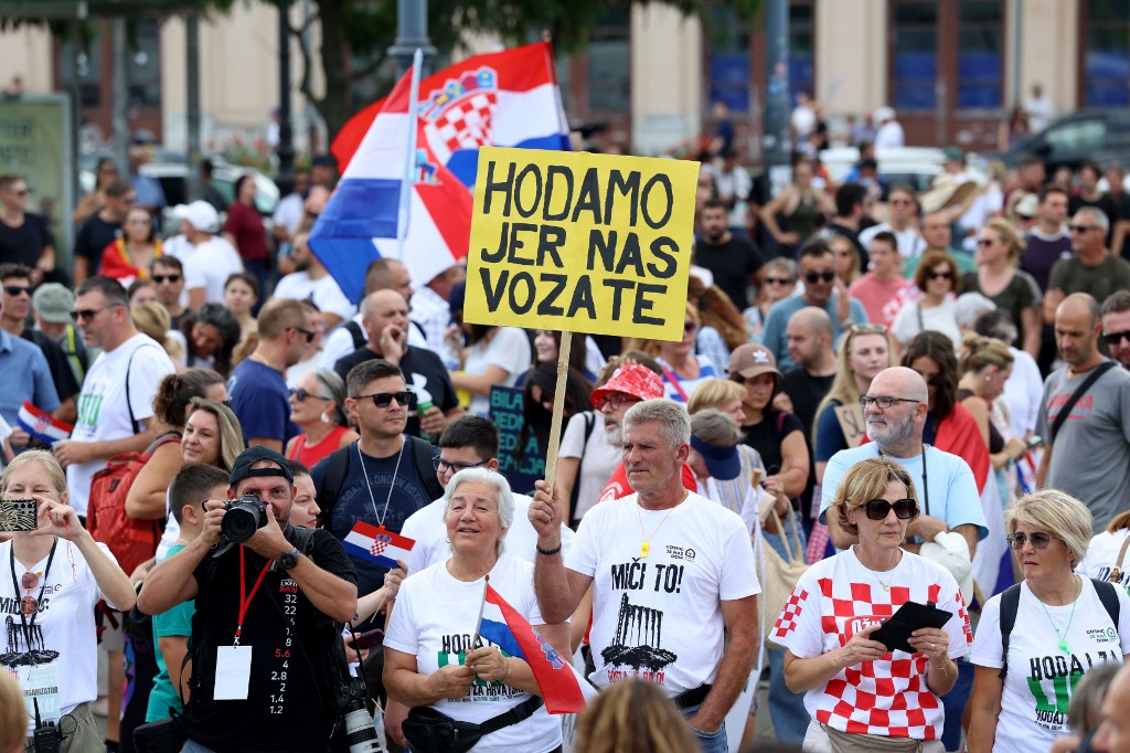Tízezrek tüntettek Zágrábban, mert nem viszik el az olaszok a szemetüket Horvátországból