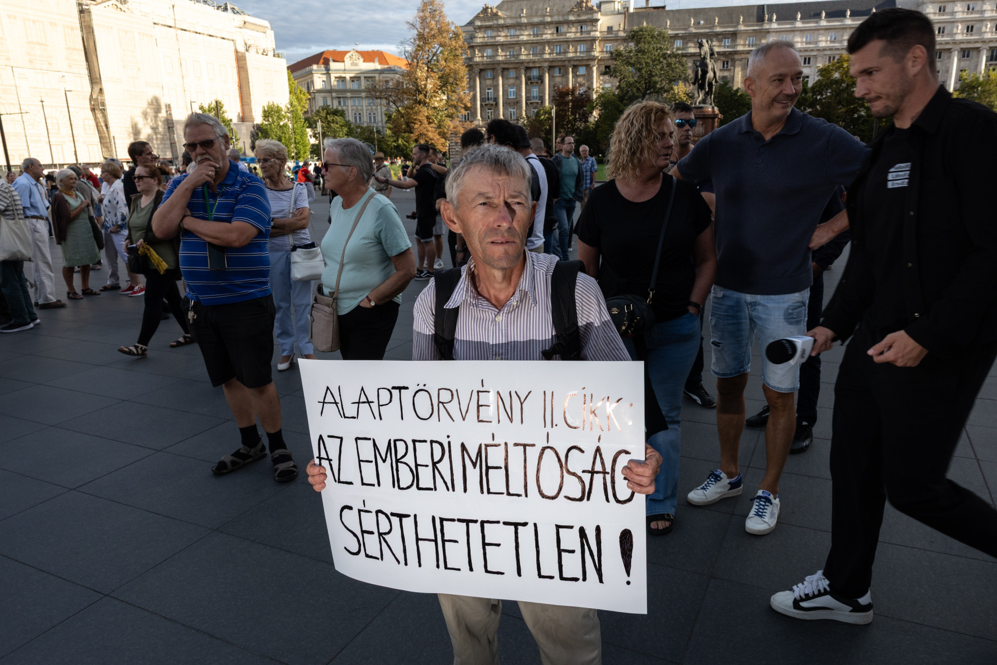 Hazaárulóztak, majd szeretetországot hirdettek a Kossuth téren, de Ábrahám Róbert nem akart táncolni