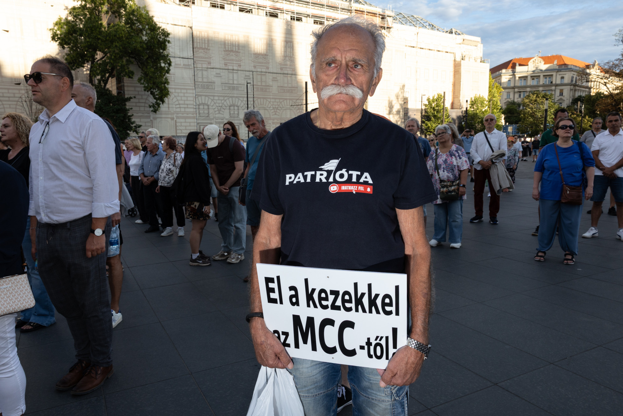 Hazaárulóztak, majd szeretetországot hirdettek a Kossuth téren, de Ábrahám Róbert nem akart táncolni