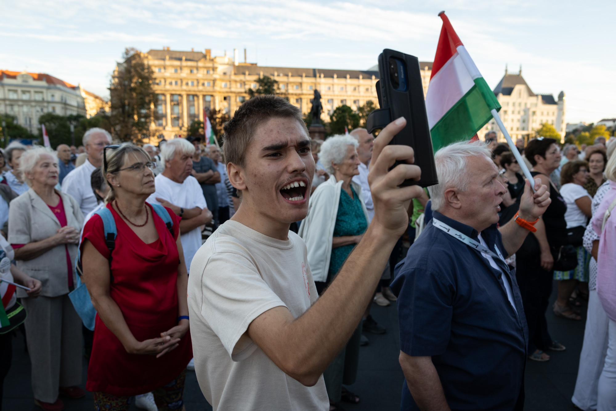 Hazaárulóztak, majd szeretetországot hirdettek a Kossuth téren, de Ábrahám Róbert nem akart táncolni