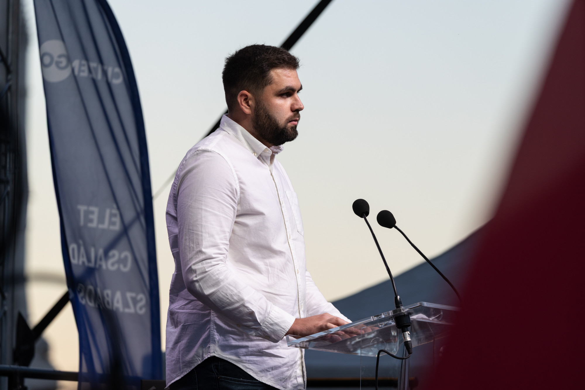 Hazaárulóztak, majd szeretetországot hirdettek a Kossuth téren, de Ábrahám Róbert nem akart táncolni