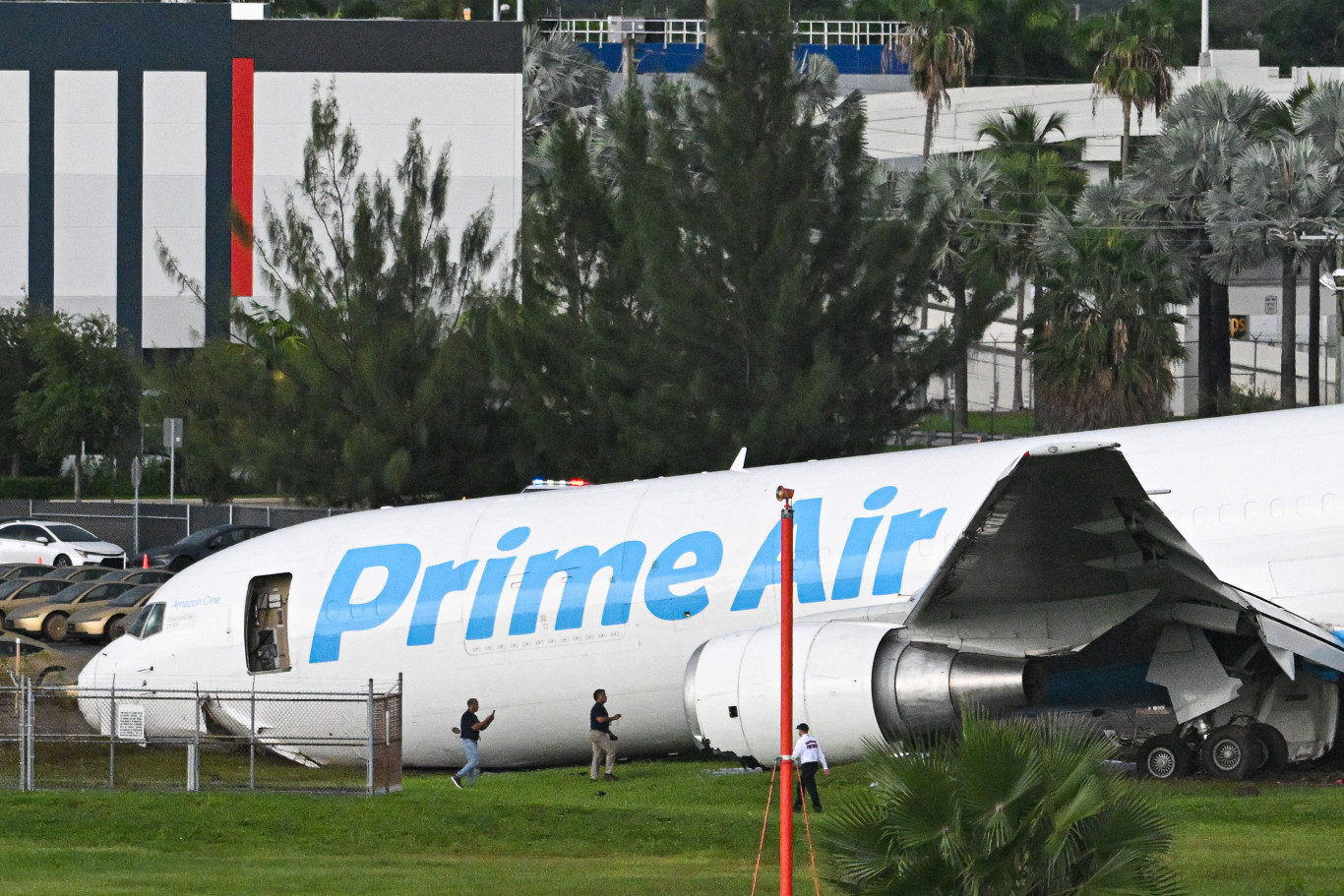 Az Amazon Air repülőgép balesete a Miami Nemzetközi Repülőtéren Az Amazon Air repülőgép balesete a Miami Nemzetközi Repülőtéren