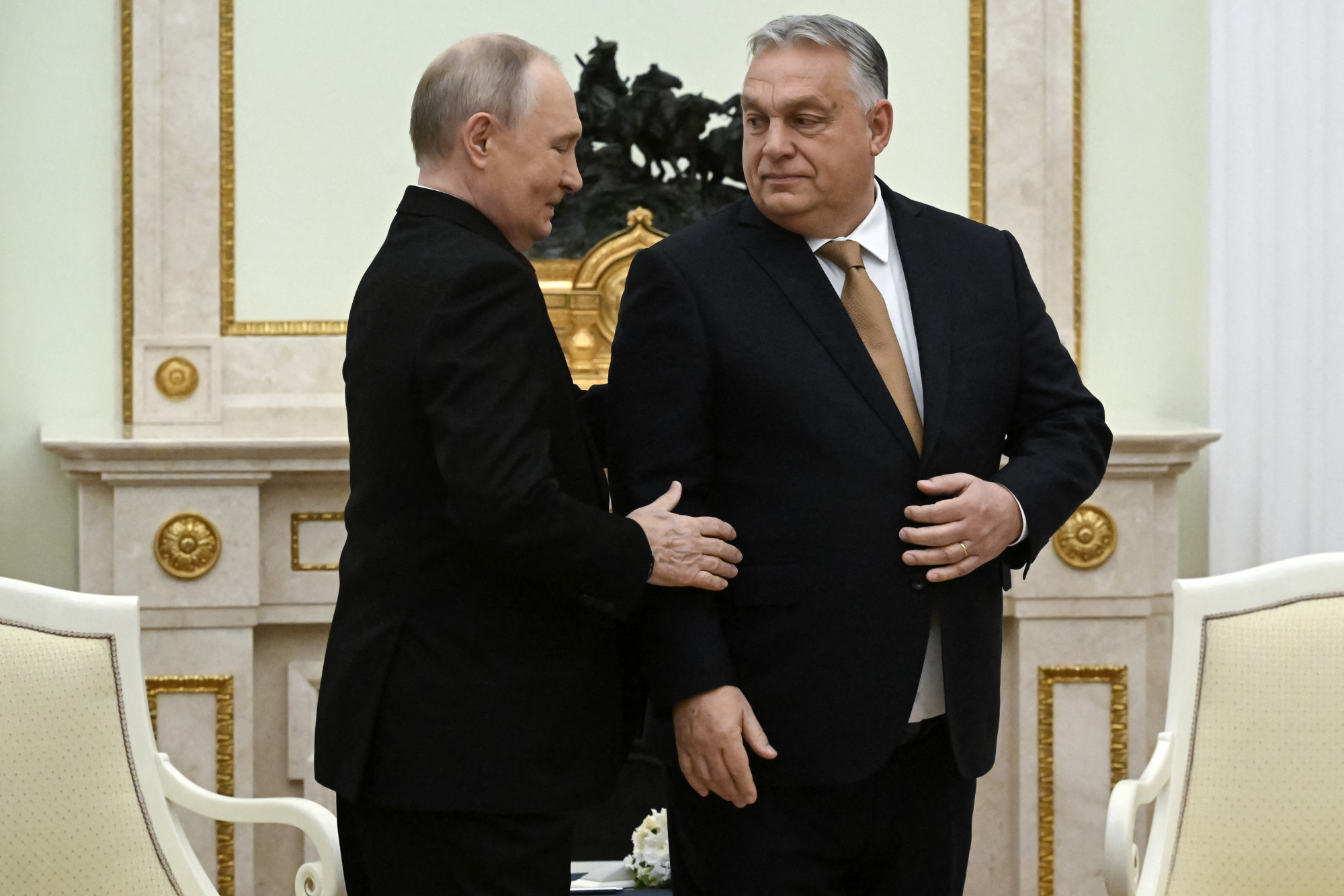A Kreml „megfelelő választ ad” diplomatái kitiltására, de nem akar kárt okozni az orosz-magyar kapcsolatok „értékes örökségében”